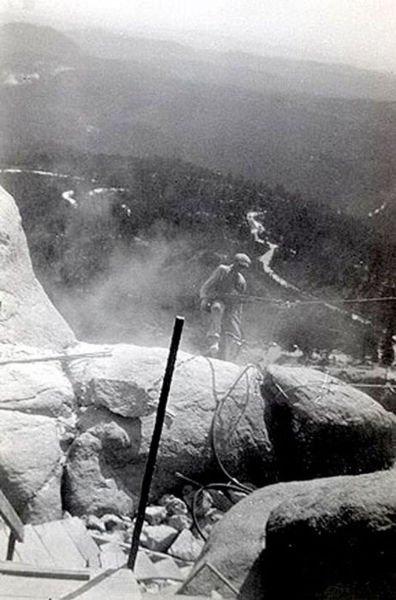 Ретро-фотографии строительства известных достопримечательностей (43 фото) Ретро-фотографии строительства известных достопримечательностей (43 фото)