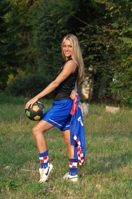 Тихана Немчич – первая женщина-тренер мужской футбольной команды (26 фото) Тихана Немчич – первая женщина-тренер мужской футбольной команды (26 фото)