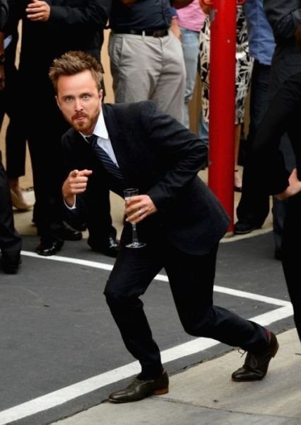 Вечеринка по случаю окончания съёмок телесериала Breaking Bad (14 фото) Вечеринка по случаю окончания съёмок телесериала Breaking Bad (14 фото)