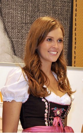 На чемпионате в Зальцбурге по прыжкам в воду в национальных костюмах (28 фото) На чемпионате в Зальцбурге по прыжкам в воду в национальных костюмах (28 фото)