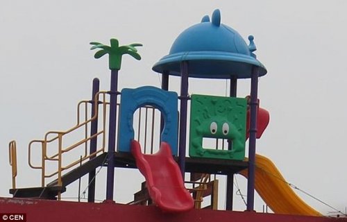Самая опасная в мире детская горка находится в Китае