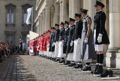 Какая форма, такая и армия? (7 фото)