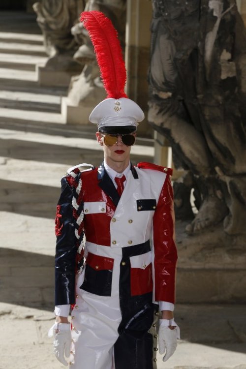 Какая форма, такая и армия? (7 фото)