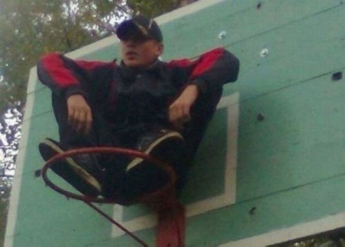 Чудаки и глЯмурные красотки из соцсетей (38 фото)