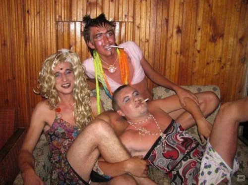 Чудаки и глЯмурные красотки из соцсетей (38 фото)