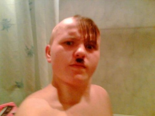 Чудаки и глЯмурные красотки из соцсетей (38 фото)