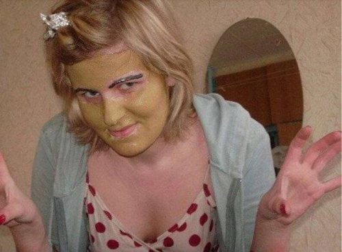 Чудаки и глЯмурные красотки из соцсетей (38 фото)