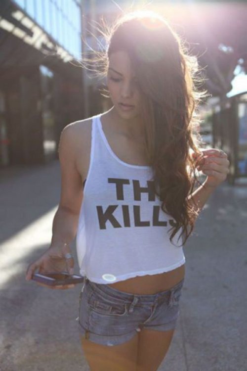 Девушки в коротких шортиках (21 фото)