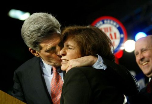 Самые нелепые поцелуи всех времён и народов (19 фото)