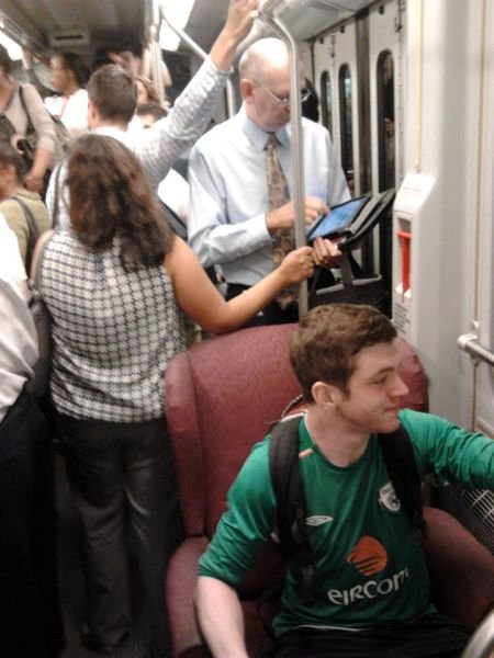 Странные пассажиры в общественном транспорте (34 фото)