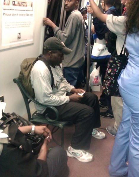 Странные пассажиры в общественном транспорте (34 фото)