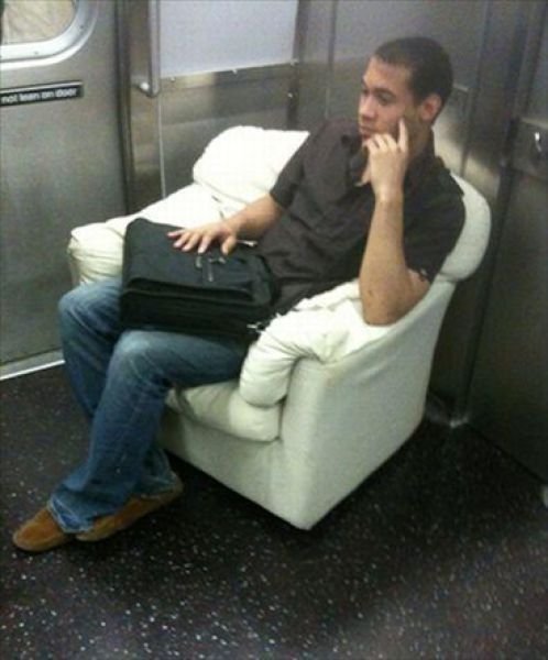 Странные пассажиры в общественном транспорте (34 фото)