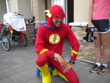8 Человек, делающих добрые дела в костюмах супергероев