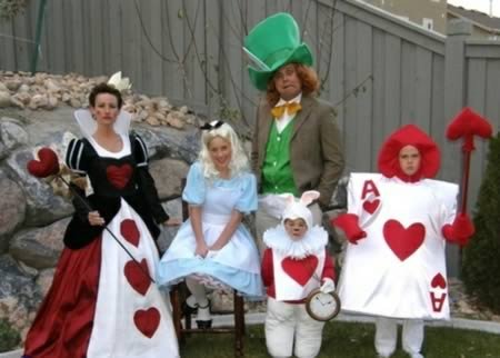 Прикольные костюмы на Хэллоуин для всей семьи (12 фото) Прикольные костюмы на Хэллоуин для всей семьи (12 фото)