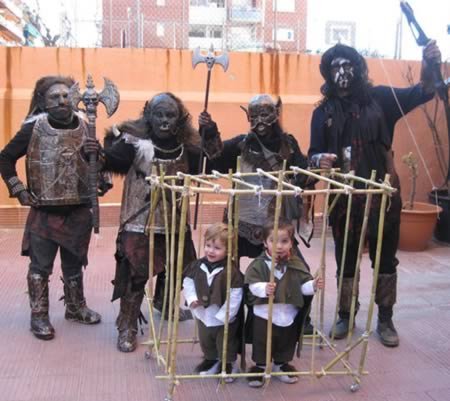 Прикольные костюмы на Хэллоуин для всей семьи (12 фото)