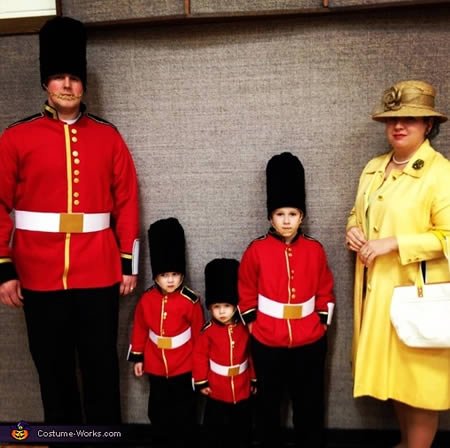 Прикольные костюмы на Хэллоуин для всей семьи (12 фото) Прикольные костюмы на Хэллоуин для всей семьи (12 фото)