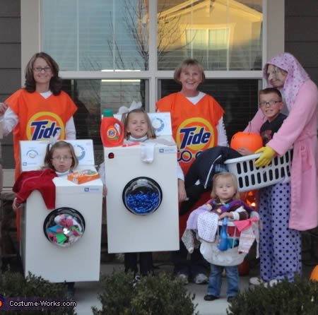 Прикольные костюмы на Хэллоуин для всей семьи (12 фото) Прикольные костюмы на Хэллоуин для всей семьи (12 фото)