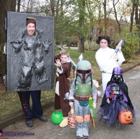Прикольные костюмы на Хэллоуин для всей семьи (12 фото) Прикольные костюмы на Хэллоуин для всей семьи (12 фото)