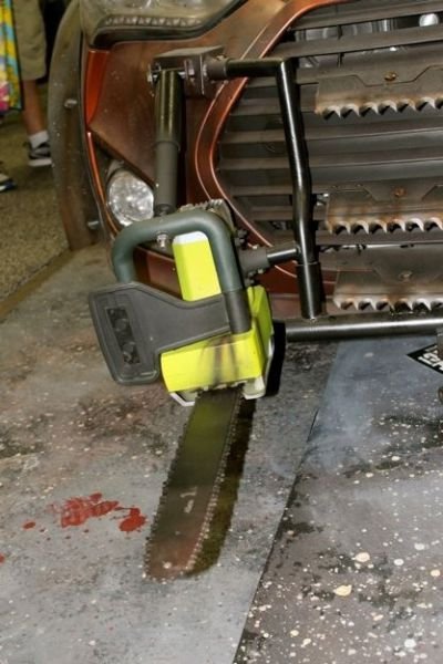 Идеальный автомобиль для зомби-апокалипсиса (19 фото) Идеальный автомобиль для зомби-апокалипсиса (19 фото)