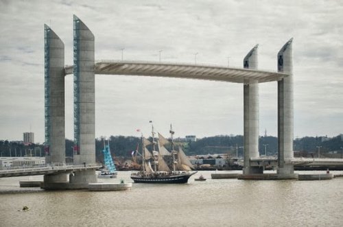 10 Великолепных разводных мостов