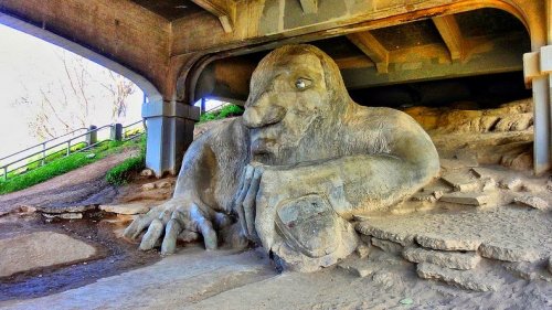 7 Знаменитых статуй, вдохновлённых сказками