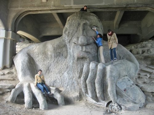 7 Знаменитых статуй, вдохновлённых сказками