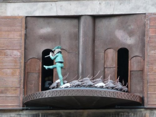 7 Знаменитых статуй, вдохновлённых сказками