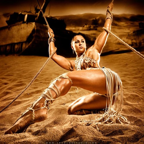 Карина Акмес в фотосессии Александра Соколова (13 фото)