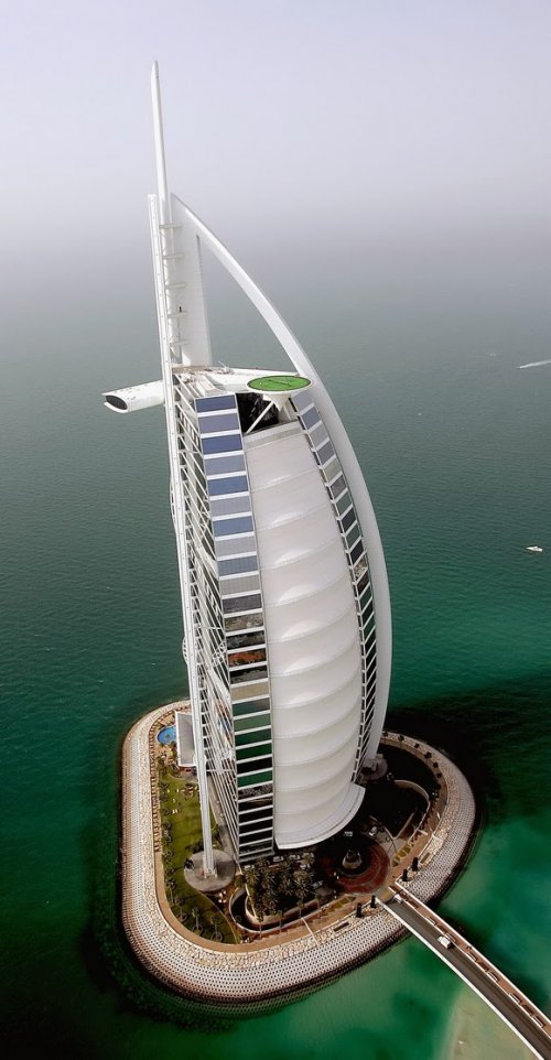 12 Необычно расположенных спортивных сооружений (37 фото)