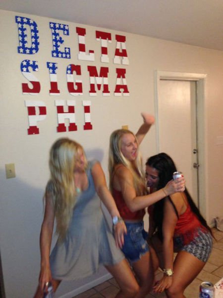 Весёлые студенческие годы (29 фото) Весёлые студенческие годы (29 фото)