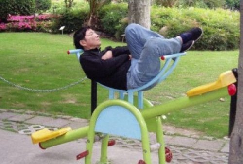 Самые странные и необычные места для сна (30 фото)