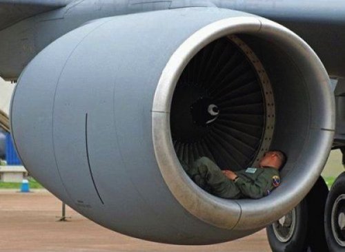 Самые странные и необычные места для сна (30 фото)