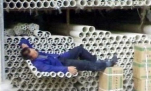 Самые странные и необычные места для сна (30 фото)