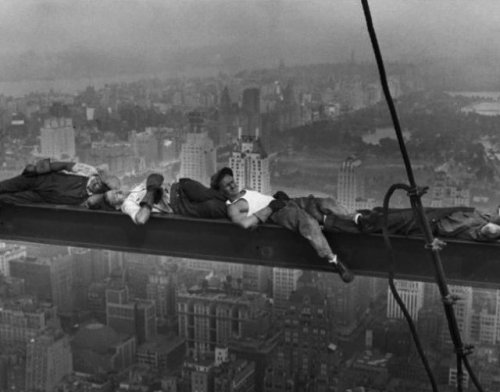 Самые странные и необычные места для сна (30 фото)