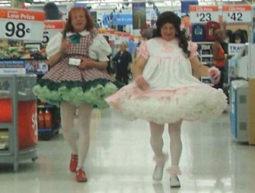 Все американские чудаки отовариваются в Walmart (20 фото)