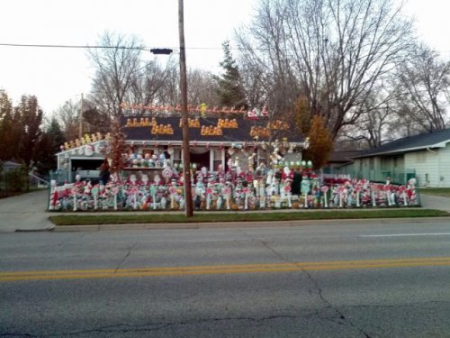 Новогодняя атмосфера в прикольных картинках (22 фото)