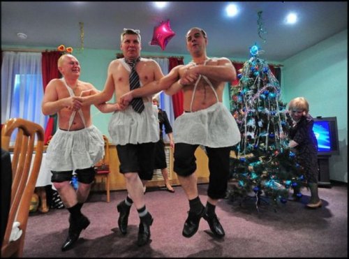 Новогодняя атмосфера в прикольных картинках (22 фото)