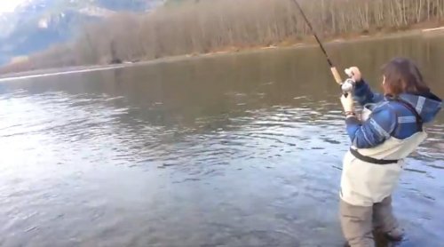 Почему баб не берут на рыбалку