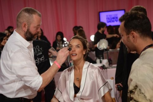 За кулисами Victoria's Secret Fashion Show 2013/14  (20 фото)