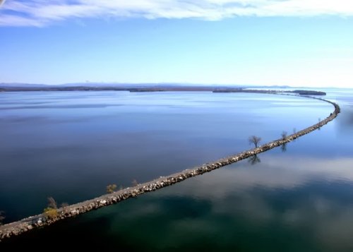 12 Интересных насыпных дорог со всего мира (31 фото)