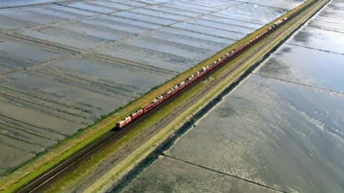 12 Интересных насыпных дорог со всего мира (31 фото)