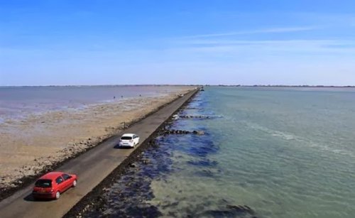 12 Интересных насыпных дорог со всего мира (31 фото)