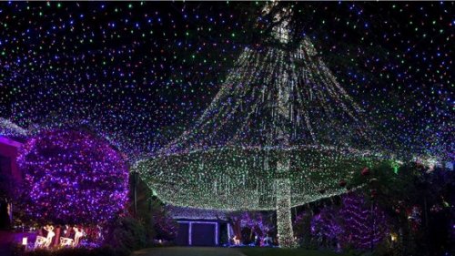 Семья из Австралии установила рекорд Гиннесса, соорудив рождественскую инсталляцию из 502 165 лампочек