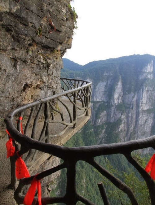 11 Прекрасных скальных троп (46 фото)