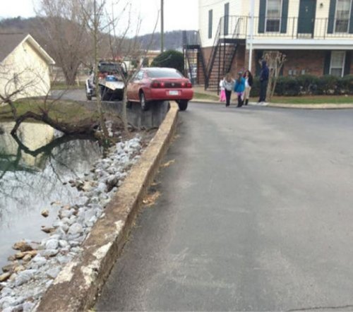 Нестандартные аварии и впечатляющие ДТП (25 фото)