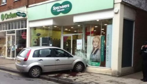 Нестандартные аварии и впечатляющие ДТП (25 фото)