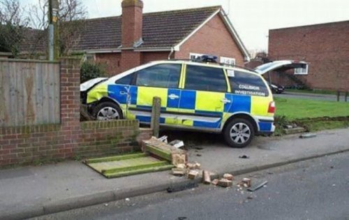 Нестандартные аварии и впечатляющие ДТП (25 фото)