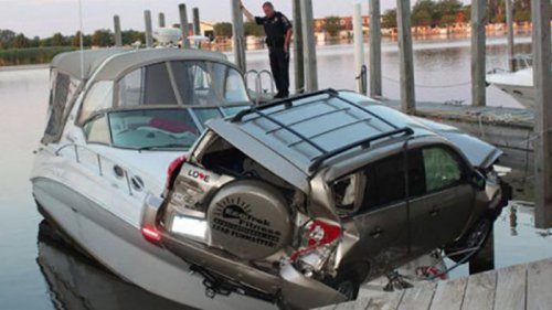 Нестандартные аварии и впечатляющие ДТП (25 фото)