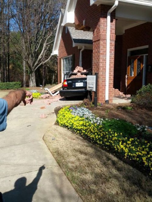 Нестандартные аварии и впечатляющие ДТП (25 фото)