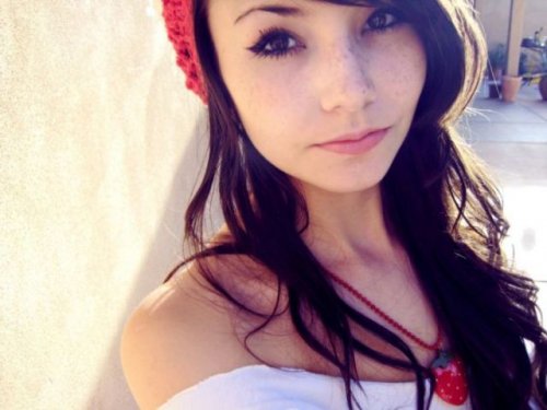 Симпатичные девушки из соцсетей (31 фото)